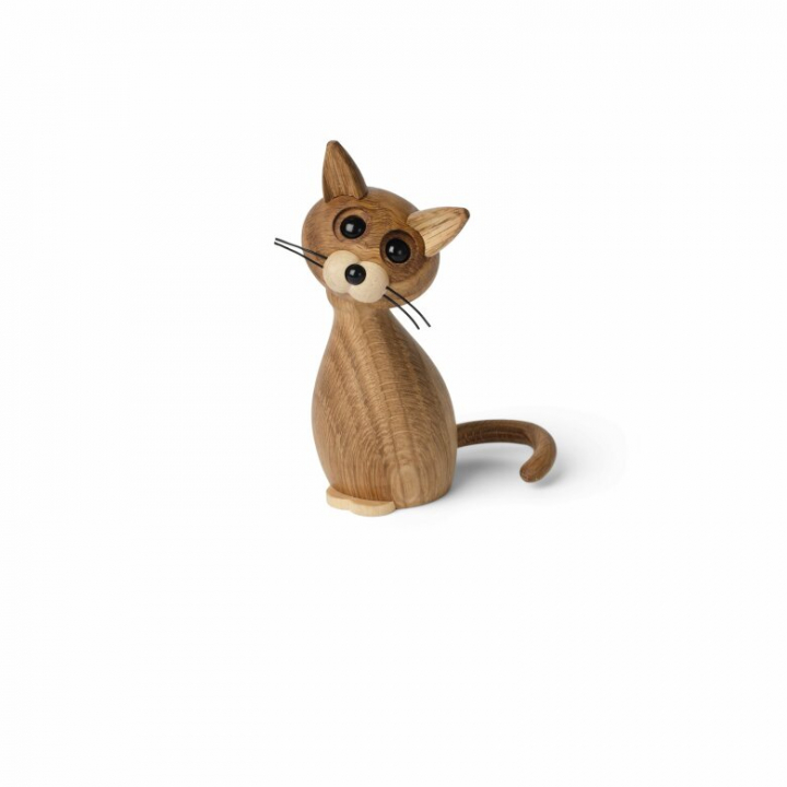 Spring Copenhagen Lucky The Cat Dekoration 15,9 cm Ek, 2018-FSC i gruppen INREDNING / Dekoration / Skulpturer & porslinsfigurer hos NordiskaDeko Djursholm (5713487062649)