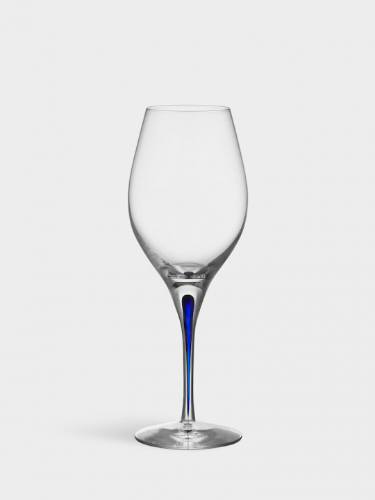 Orrefors Intermezzo  Balance vinglas blå 44cl by Erika Lagerbielke, 6257419 i gruppen SERVERING / Glas / Vinglas & champagneglas hos NordiskaDeko Djursholm (7319672574195)