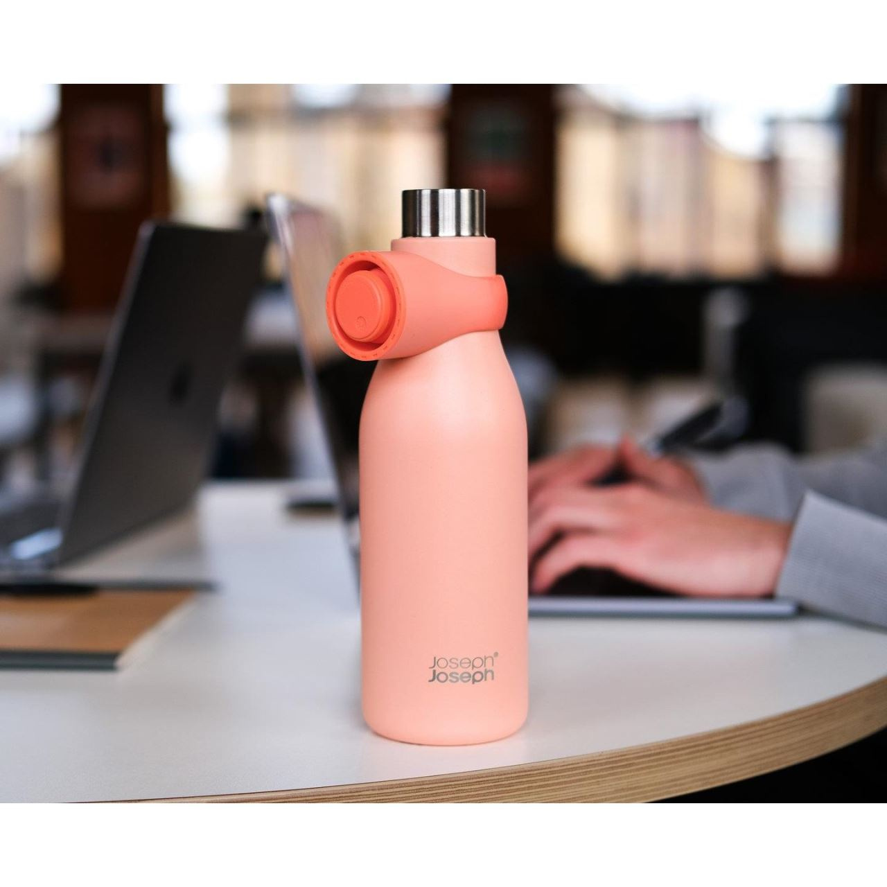 Vattenflaska 500ml Vacuum insulated Loop - Joseph Joseph-  J81119