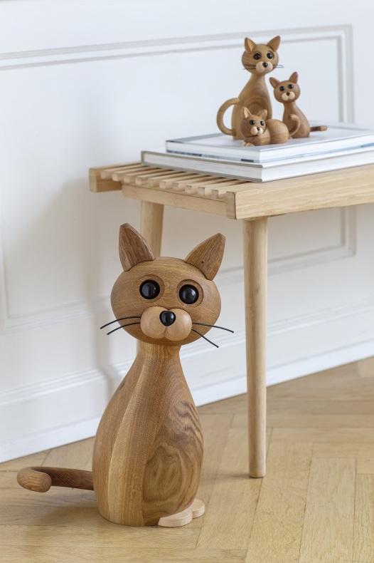 Spring Copenhagen Hope Kattunge Dekoration 15 cm Ek/Lönn, 2026-FSC