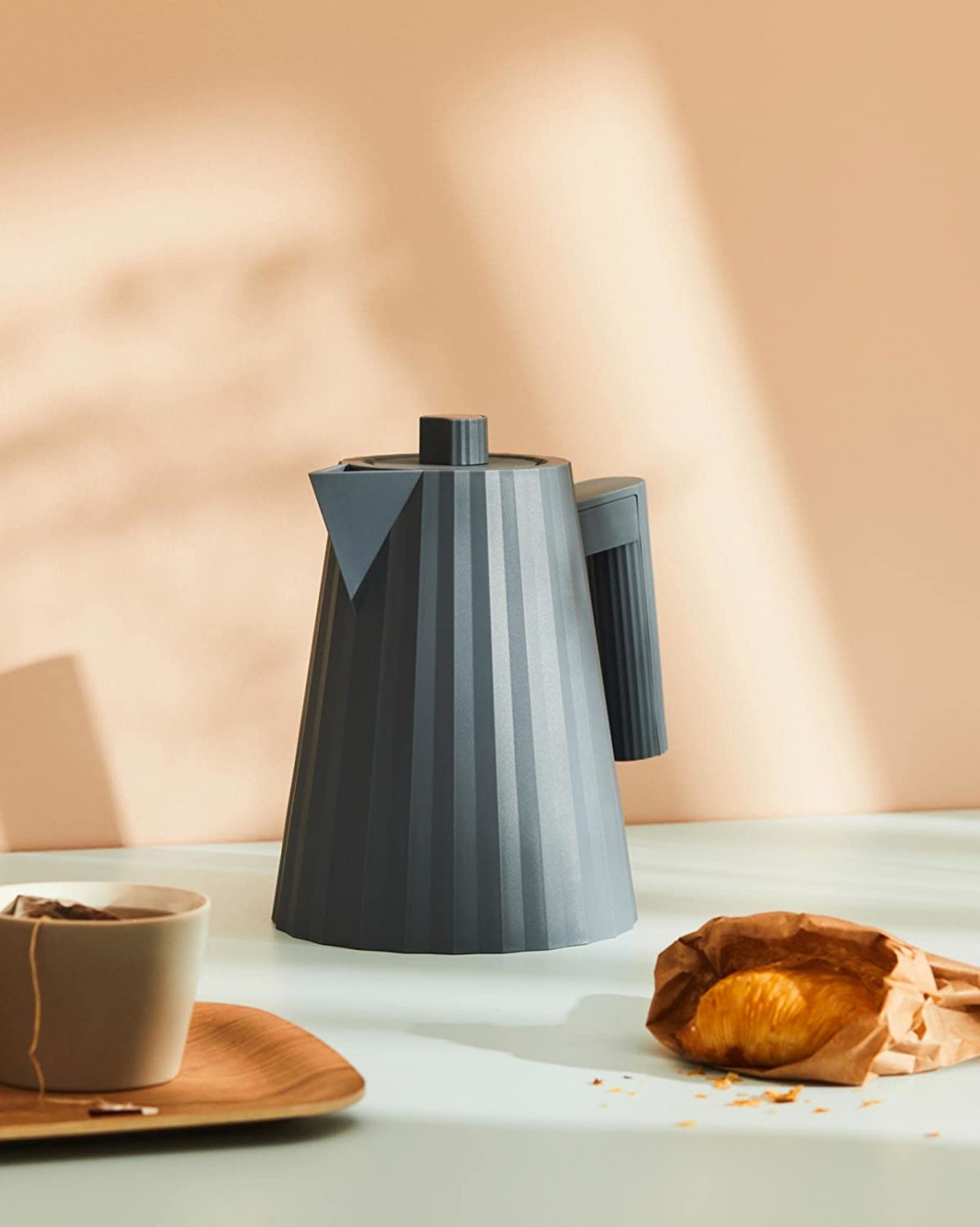 Vattenkokare Plisse, grå,- Alessi-MDL06/1 G