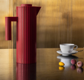 Alessi Termoskanna Plissé Röd 1 liter, av Michele De Lucchi- MDL12 R Alessi Termoskanna Plissé Röd 1 liter, av Michele De Lucchi- MDL12 R